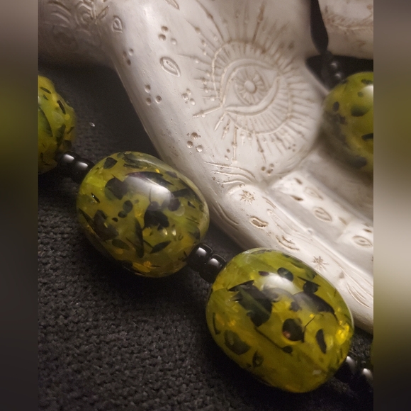 Handmade green stone choker necklace - Picture 3 of 3